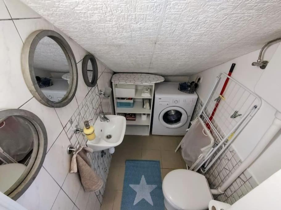 Nomi Studio * Split
